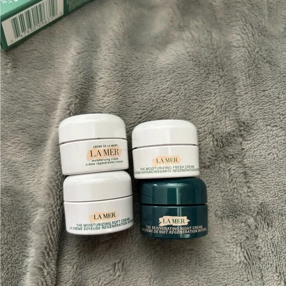La Mer Skincare Collection with Green Box and Blue Pouch - Picture 7 of 8